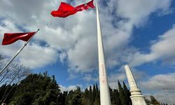 Edirnekapı Şehitliği ve Ulus'ta Türkiye'nin en yüksek direklerine Türk Bayrağı çekildi