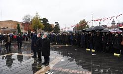 Kayseri'de sağanak altında 10 Kasım anması