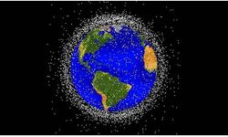 NASA, uzay enkazı tehlikesi sebebiyle uzay yürüyüşünü erteledi