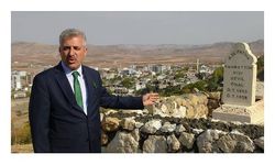 Tepedeki küçük mezarın yürek burkan hikayesi