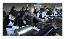 Ümraniye’de 2 buçuk ton hamsi dağıtıldı