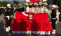 Uyuşturucu satıcılarıyla çatışmada şehit olan polis için Balıkesir'de tören