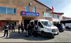Van'da 13 göçmen kaçakçısı tutuklandı