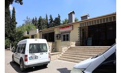 Yanan otomobilin yakınında, çukurda 2 arkadaş ölü bulundu