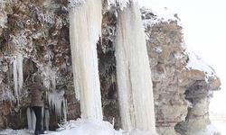 Ağrı’da dere ve göller buz tuttu
