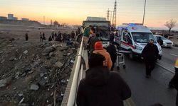 Ankara'da belediye otobüsü bariyere çarptı: 20 yaralı