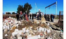 Belediye yolu sattı, mahallelinin ulaşımı 4 kilometre uzadı