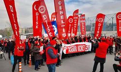 DİSK'ten Çalışma Bakanlığı önünde 'asgari ücret' eylemi