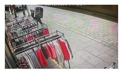 Esenler'de 5 bin liralık süpürge hırsızlığı kamerada