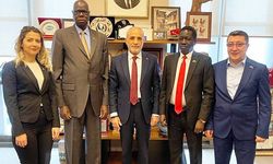 GÜNEY SUDAN BÜYÜKELÇİ MÜSTEŞARI VE FAHRİ BAŞKONSOLOS OSMAN GENÇ CUMHURBAŞKANI BAŞDANIŞMANI YALÇIN TOPÇU'YU ZİYARET ETTİ