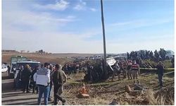 ​​​​​​​Kamyonetle hafif ticari araç çarpıştı; anne ve 3 çocuğu öldü