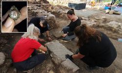 Lahit mezar bulunan bölgede 'Hermes' figürlü yüzüğe ulaşıldı