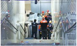 OTOMOBİL, METRO ALT GEÇİTİNE UÇTU