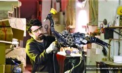 OTOMOBİL HURDASINDAN SANAT ESERİNE