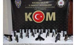 Otomobilin her yerinden tabanca çıktı 