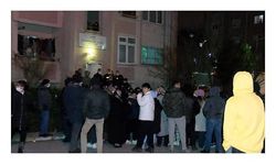 Arnavutköy'de site sakinleri aidata zam yapan yönetimi protesto etti 