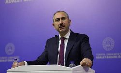 Bakan Gül: Binaya 'hukuk fakültesi' tabelası asılması onu hukuk fakültesi yapmaz