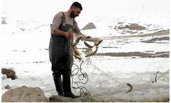 Donan derede Eskimo usulü balık avı