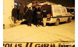 Eşini öldürüp oğlunu eve çağırdı