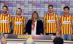 Kayserispor, yeni transferleri için imza töreni düzenledi
