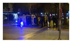 Otomobille çarpışan ambulans yan yattı; 3 yaralı