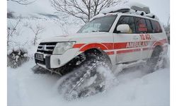 Paletli ambulansla köylere giderek, Covid-19 aşısı yaptılar 