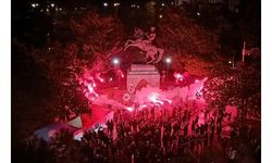 ATATÜRK ANITI'NA HALAT BAĞLAYAN 2 ŞÜPHELİYE GÖZALTI