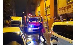 Bağcılar'da 3 katlı binanın bahçesinde göçük oluştu
