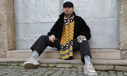 Londra’da yaşayan Türk asıllı İngiliz şarkıcı ONUR ‘‘YAŞASIN AMAN’’ DEDİ
