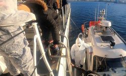 Motoru arızalanan lastik bottaki 18 kaçak göçmen kurtarıldı