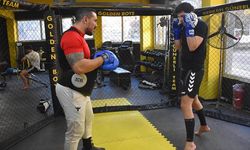 Sağlık çalışanları bitmeyen şiddete karşı kick boks öğreniyor