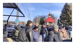 Ukrayna’da halk orduya katılmak için gönüllü oldu