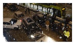 Bursa'da, buzlanan yolda 11 araç kazaya karıştı