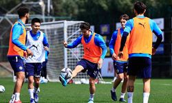 Fenerbahçe'de Jin-ho Jo, A Takım'la çalıştı