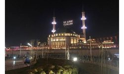 İstanbul camilerinde Ramazan'ın habercisi mahyalar yakıldı
