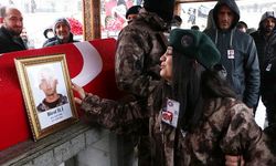 Şehit polis eşini, özel harekatçı kıyafetiyle uğurladı