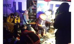 Sivas'ta yolcu otobüsü devrildi: 4'ü ağır 20 yaralı