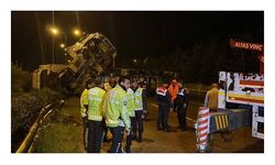 4 aracın karıştığı kazada, 3'ü polis 5 kişi yaralandı