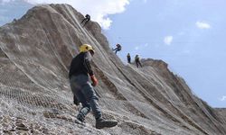Kaya düşen dağları çelikle örüyorlar