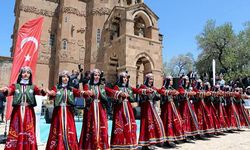 Akdamar Adası'nda Badem Çiçeği Festivali