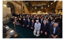Ayasofya Camii'nde 88 yıl sonra ilk teravih namazı kılındı