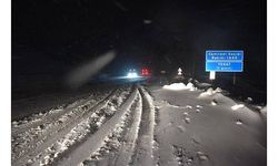 Çamlıbel Geçidi'nde ulaşıma 'kar' engeli