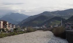 Karadeniz’de ani kar erimeleri derelerde taşkın riskini artırdı