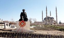 Mimar Sinan'ın heykeli yeniden Selimiye'nin gölgesinde