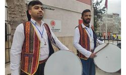 Sahte davulcuya karşı 'yaka kartı' uyarısı