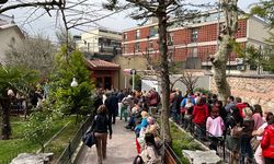 Yüzlerce kişi akın etti... Bulgaristan'dan otobüslerle geldiler