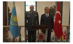 Bakan Akar, Kazakistanlı mevkidaşı ile görüştü