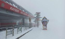 Erciyes'te mayıs karı; kayak merkezi bembeyaz oldu