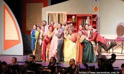 HİSSELİ HARİKALAR KUMPANYASI ORKESTRA EŞLİĞİNDE SAHNELENDİ