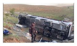 Niğde'de üniversite öğrencilerini taşıyan otobüs devrildi: 3 ölü, 41 yaralı
